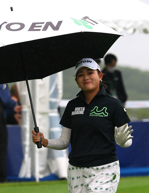1番、笑顔を見せる神谷桃歌（撮影・水谷安孝）