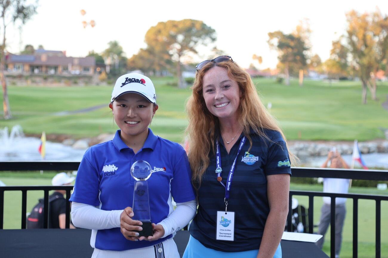 女子13－14歳の部で優勝した道上稀維（左）（C）IJGA