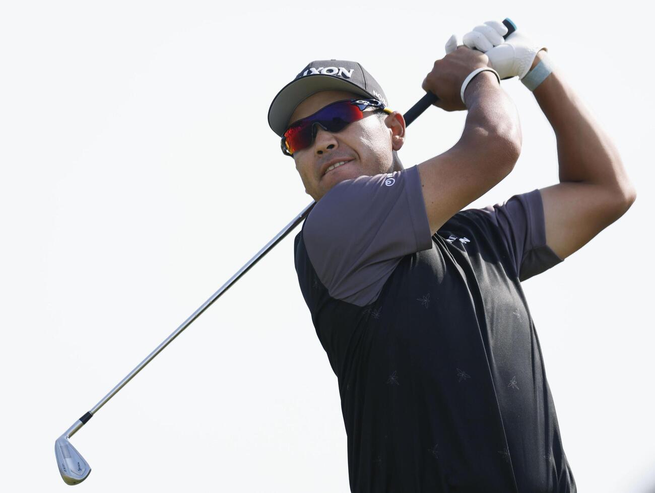第1ラウンド、2番でティーショットを放つ松山英樹＝ロイヤルバークデールGC（共同）