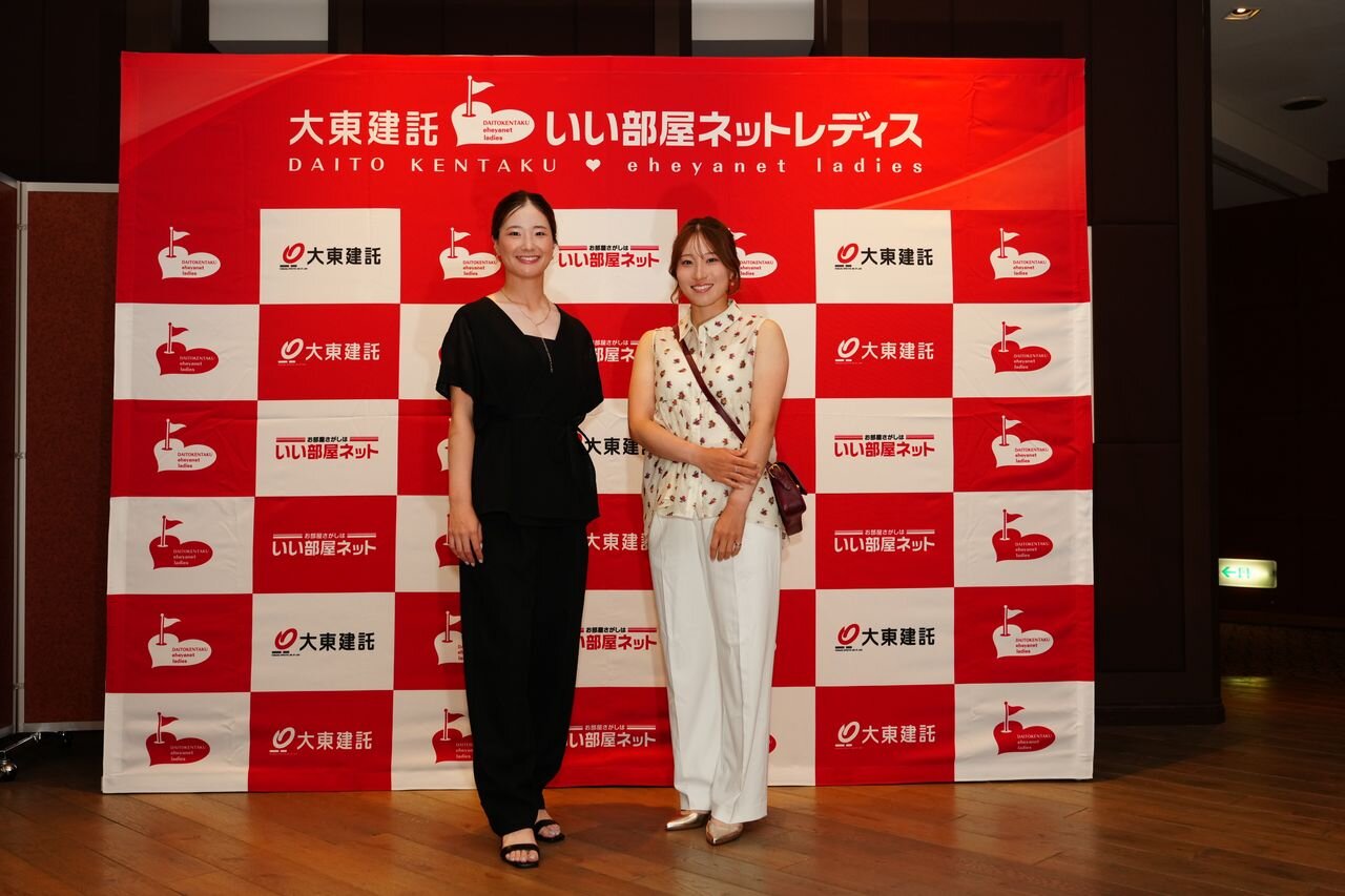 青木香奈子（左）と澁澤莉絵留（大会提供）
