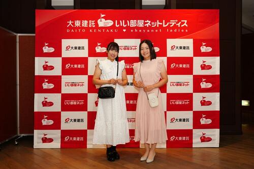 菅沼菜々（左）と佐藤心結（大会提供）