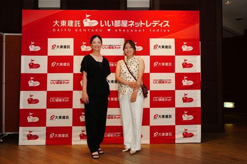 青木香奈子（左）と澁澤莉絵留（大会提供）