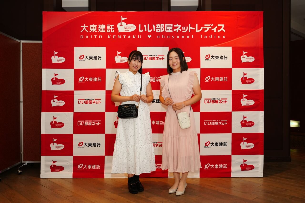 菅沼菜々（左）と佐藤心結（大会提供）