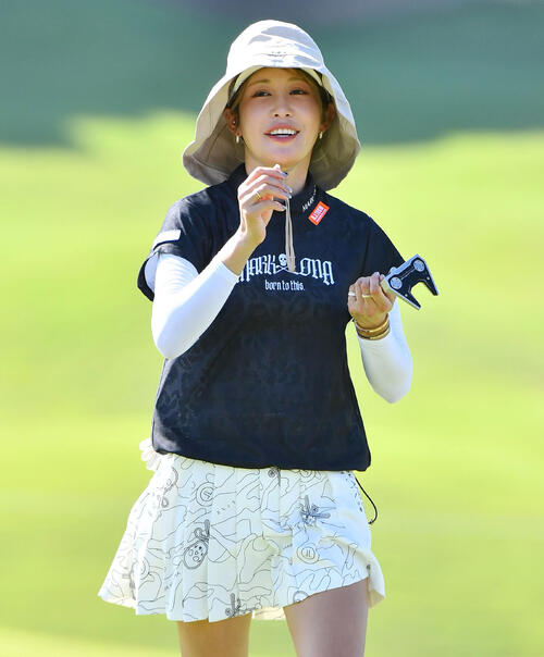 プロアマ戦を終えて笑顔を見せる金田久美子（撮影・岩下翔太）