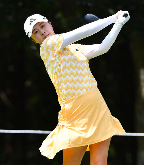 11番、ティーショットを放つ森田遥（撮影・岩下翔太）