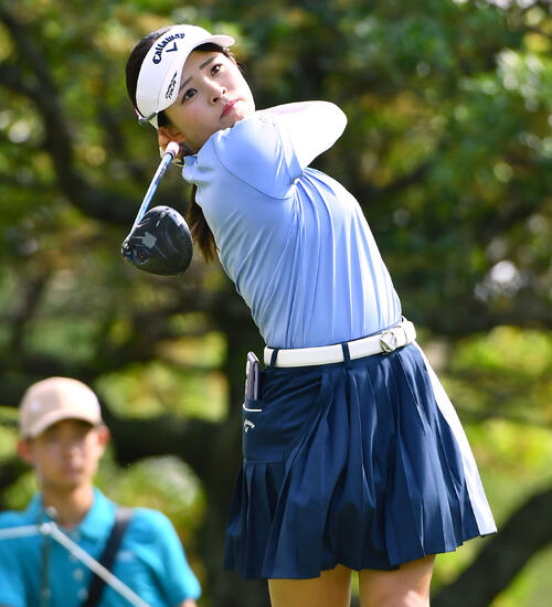 2番、ティーショットを放つ政田夢乃（撮影・岩下翔太）