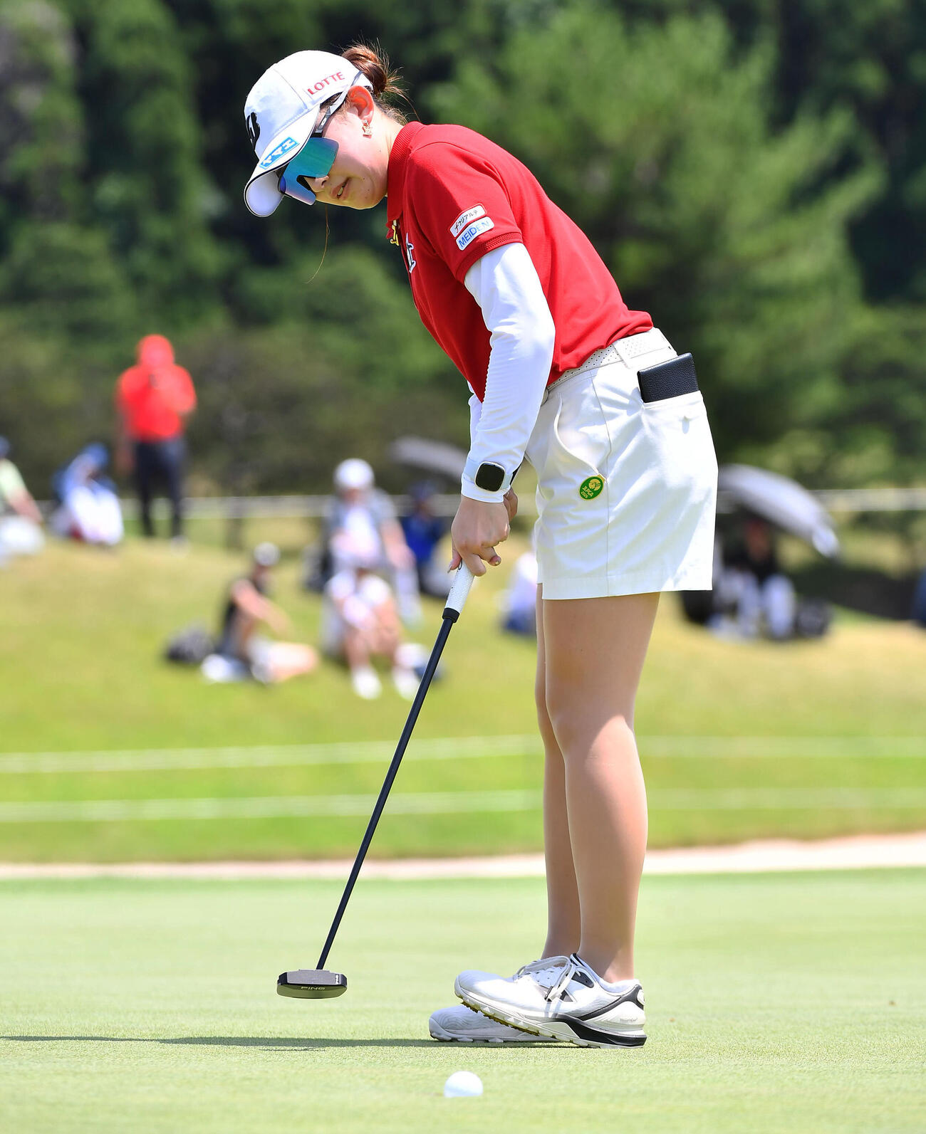 18番、ウイニングパットを決める加藤麗奈（撮影・岩下翔太）