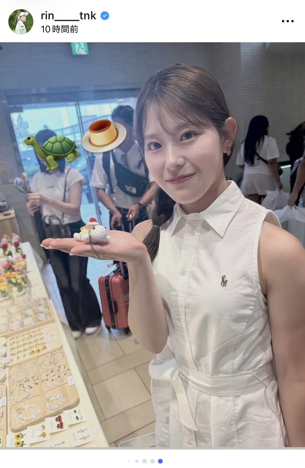 インスタグラムで夏コーデショットを公開した吉田鈴