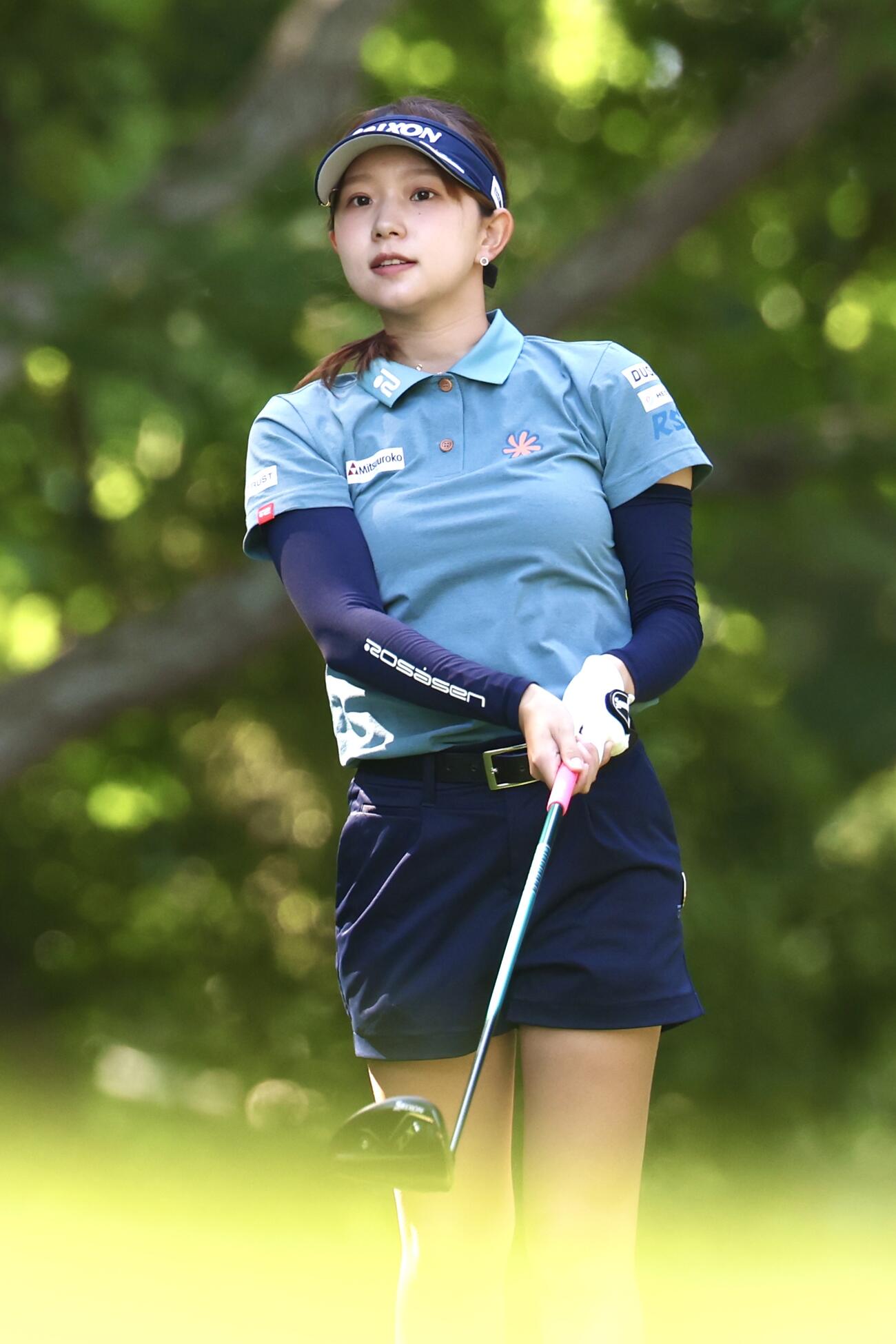 4番、ティーショットを放つ山田彩歩（撮影・宮地輝）