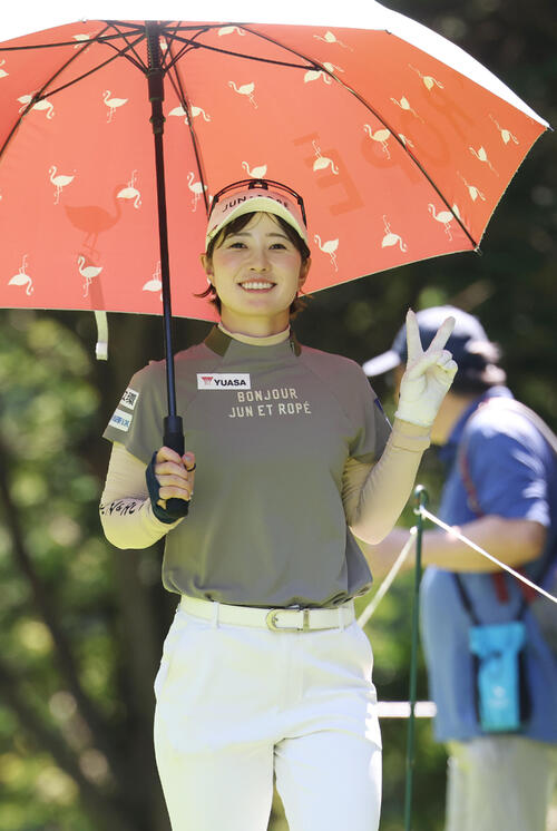笑顔でピースする蛭田みな美（撮影・宮地輝）
