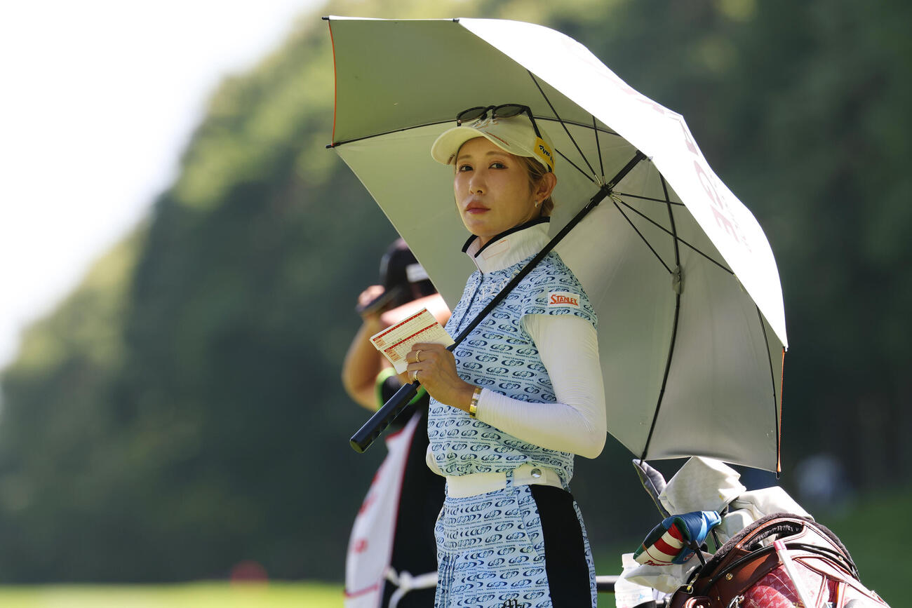初日をトップタイの4アンダーで終えた金田久美子（撮影・宮地輝）