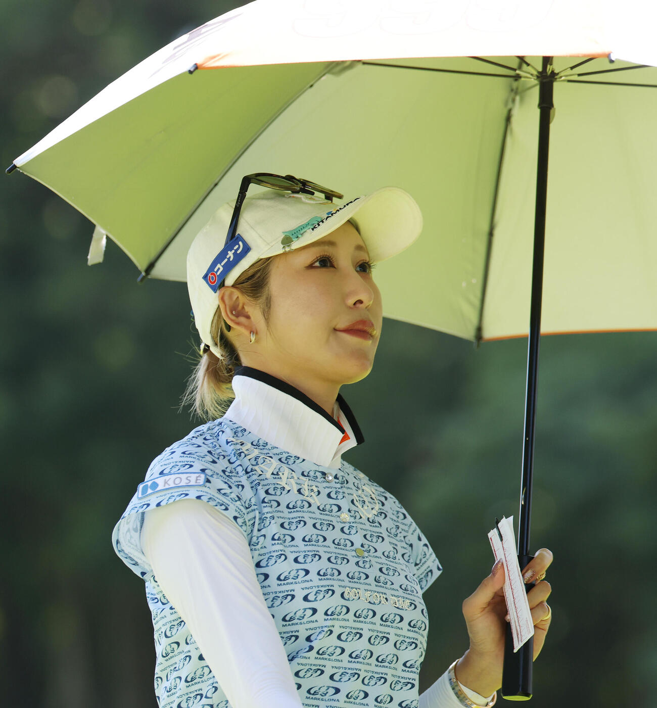 初日をトップタイの4アンダーで終えた金田久美子（撮影・宮地輝）