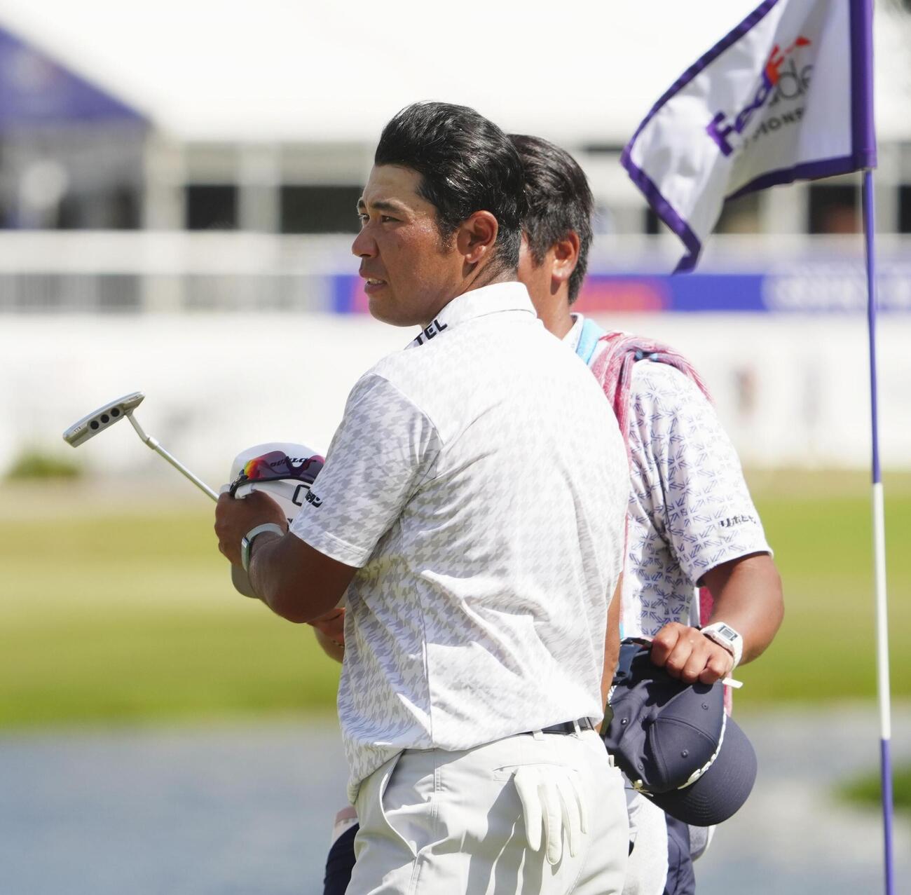 第3ラウンド、ホールアウトする松山英樹。通算7アンダーで6位＝TPCサウスウインド（共同）