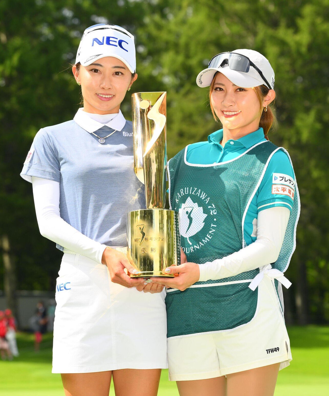 優勝の安田祐香（左）と姉の美祐さん（2026年8月撮影）