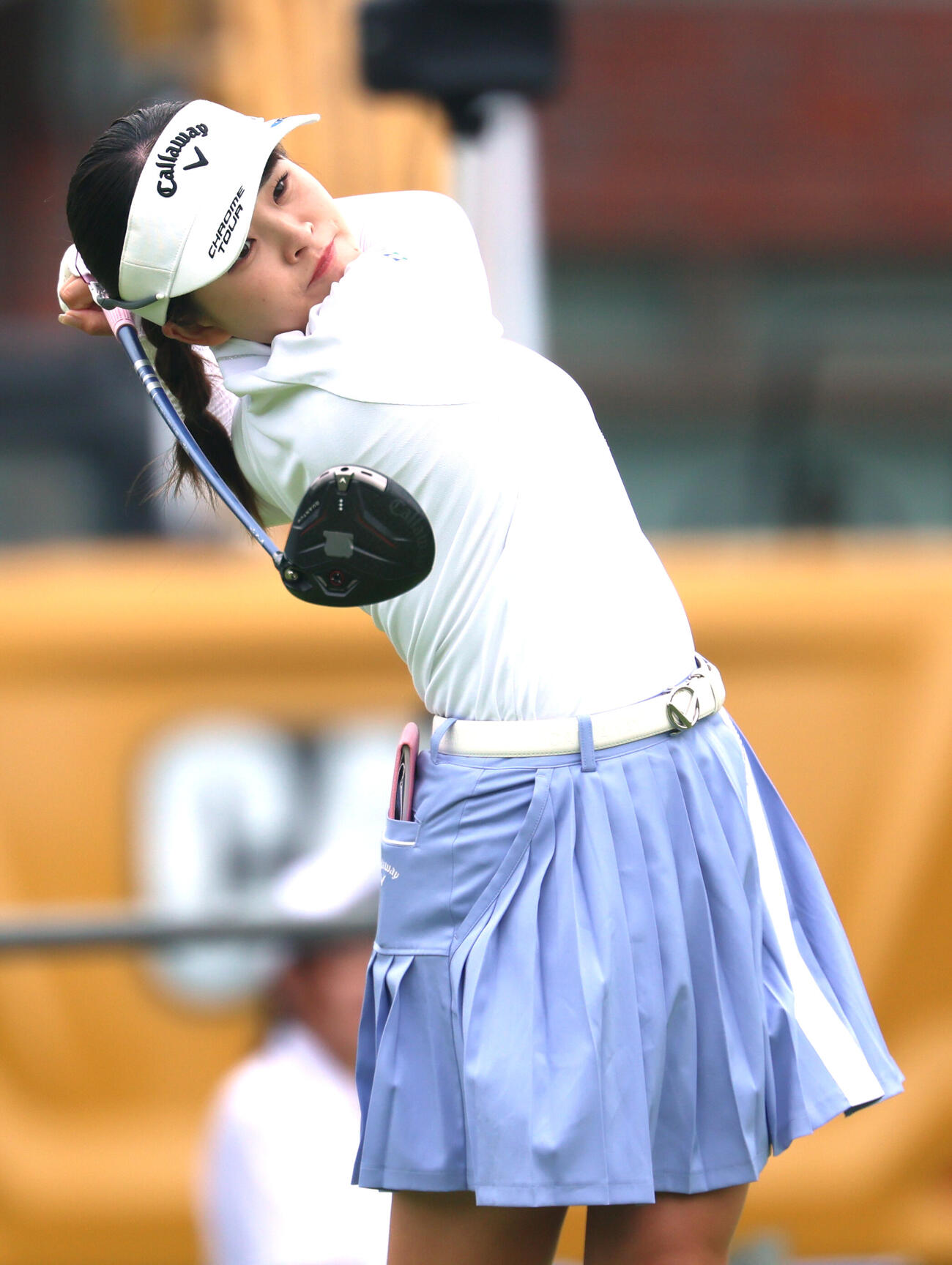 1番、ティーショットを放つ政田夢乃（撮影・水谷安孝）
