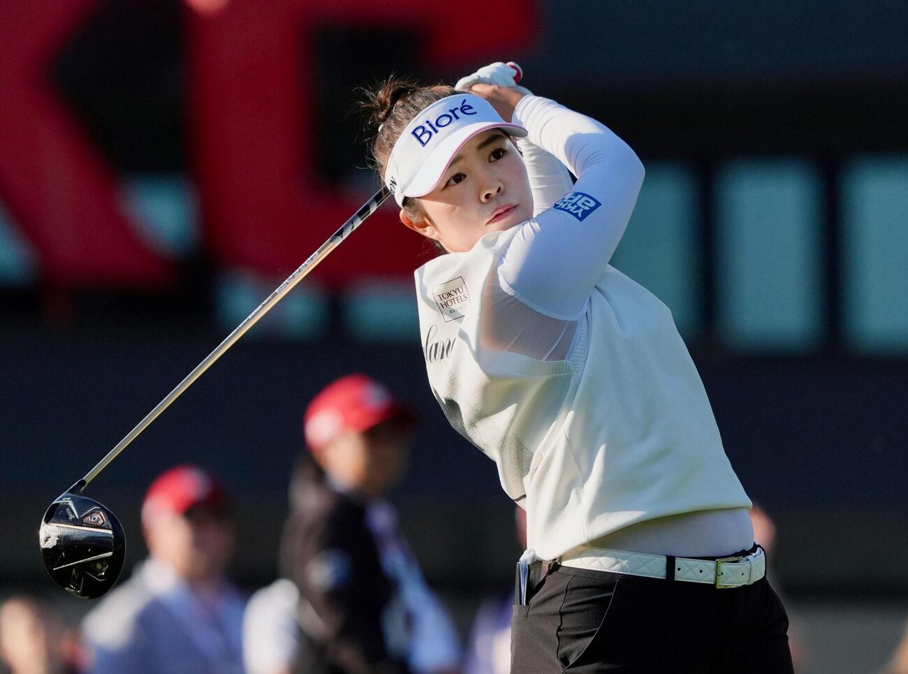 第1ラウンド、8アンダーで単独首位の山下美夢有＝ロイヤル・メイフェアGC（共同）