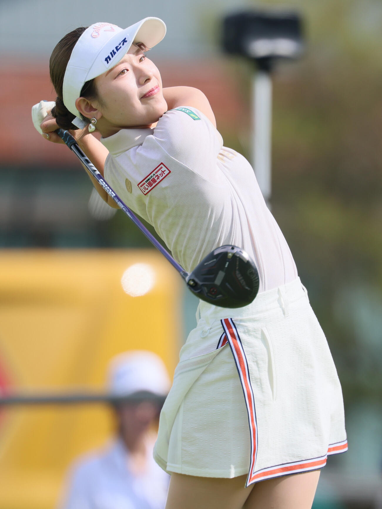 1番、ティーショット放つ吉田鈴（撮影・水谷安孝）