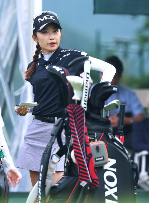 1番、スタートを待つ安田祐香（撮影・水谷安孝）