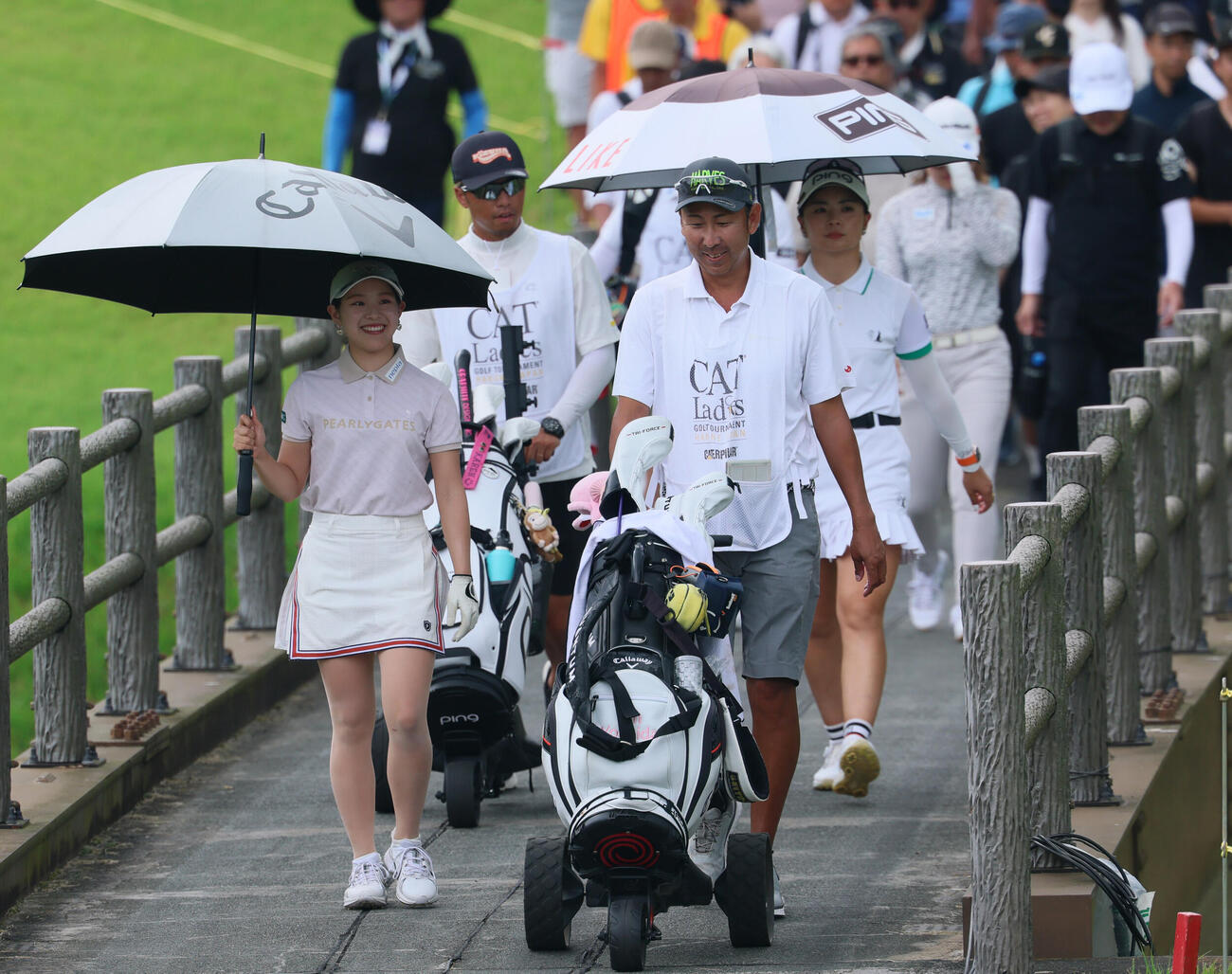 18番、2打目へ向かう吉田鈴（撮影・水谷安孝）