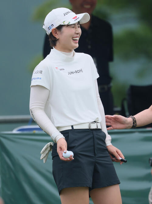 1番、スタート前、笑顔を見せる蛭田みな美(撮影・水谷安孝)