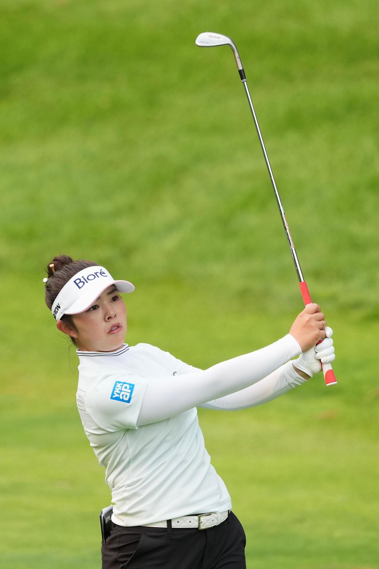 第3ラウンド、通算19アンダーで首位の山下美夢有＝ロイヤル・メイフェアGC（共同）