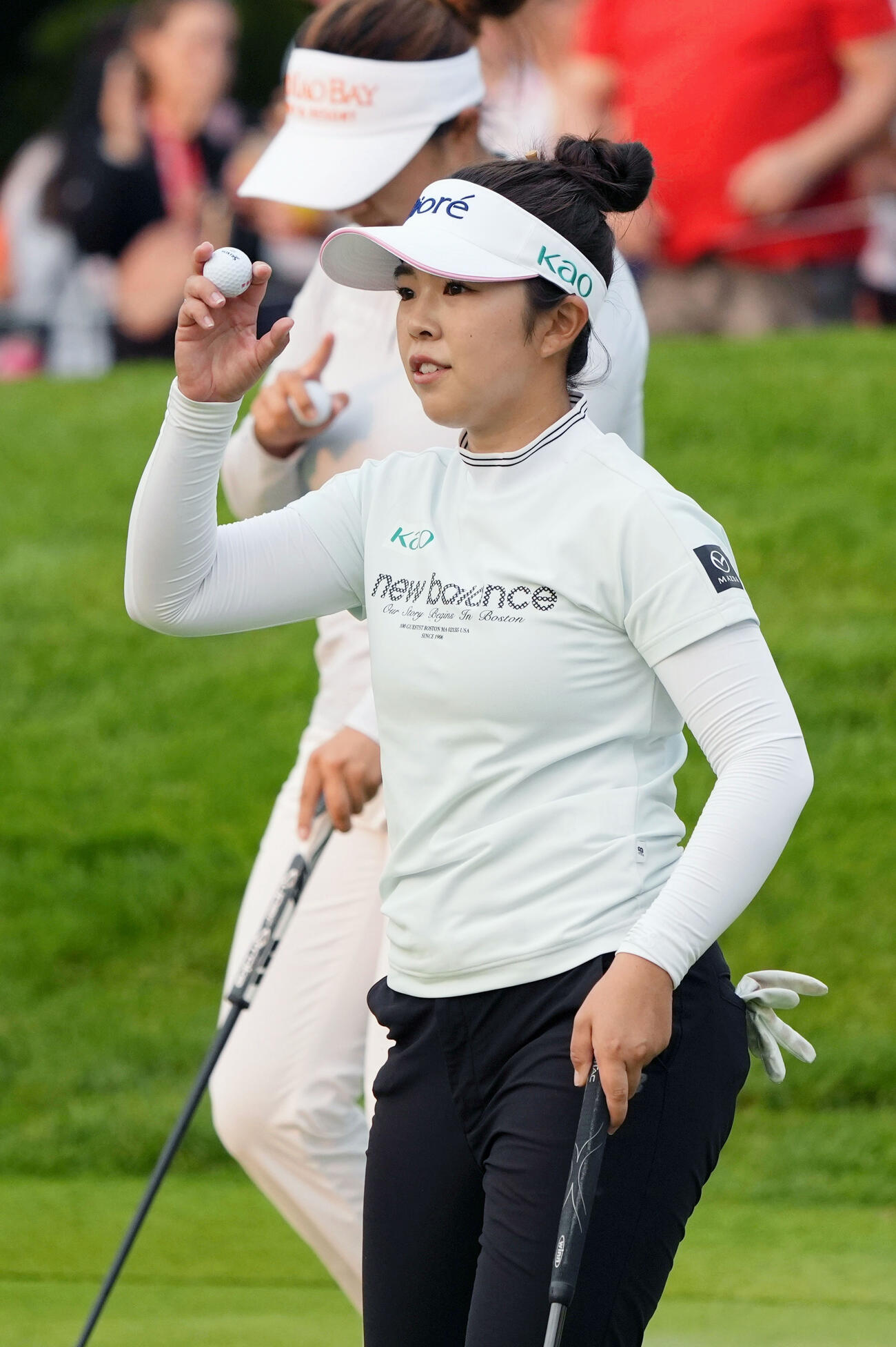 第3ラウンド、ホールアウトする山下美夢有。通算19アンダーで首位＝ロイヤル・メイフェアGC（共同）