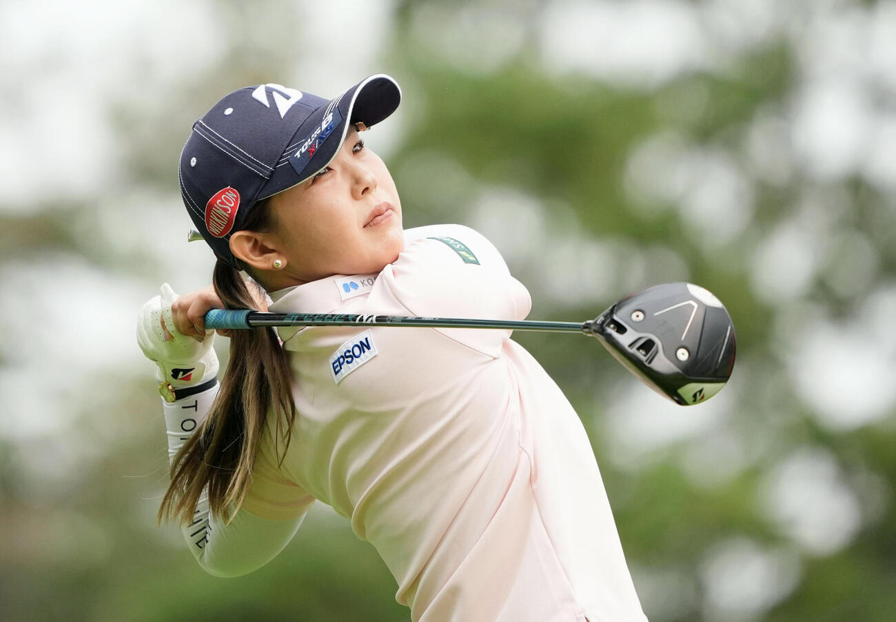 第3ラウンド、通算13アンダーで2位の吉田優利＝ロイヤル・メイフェアGC（共同）