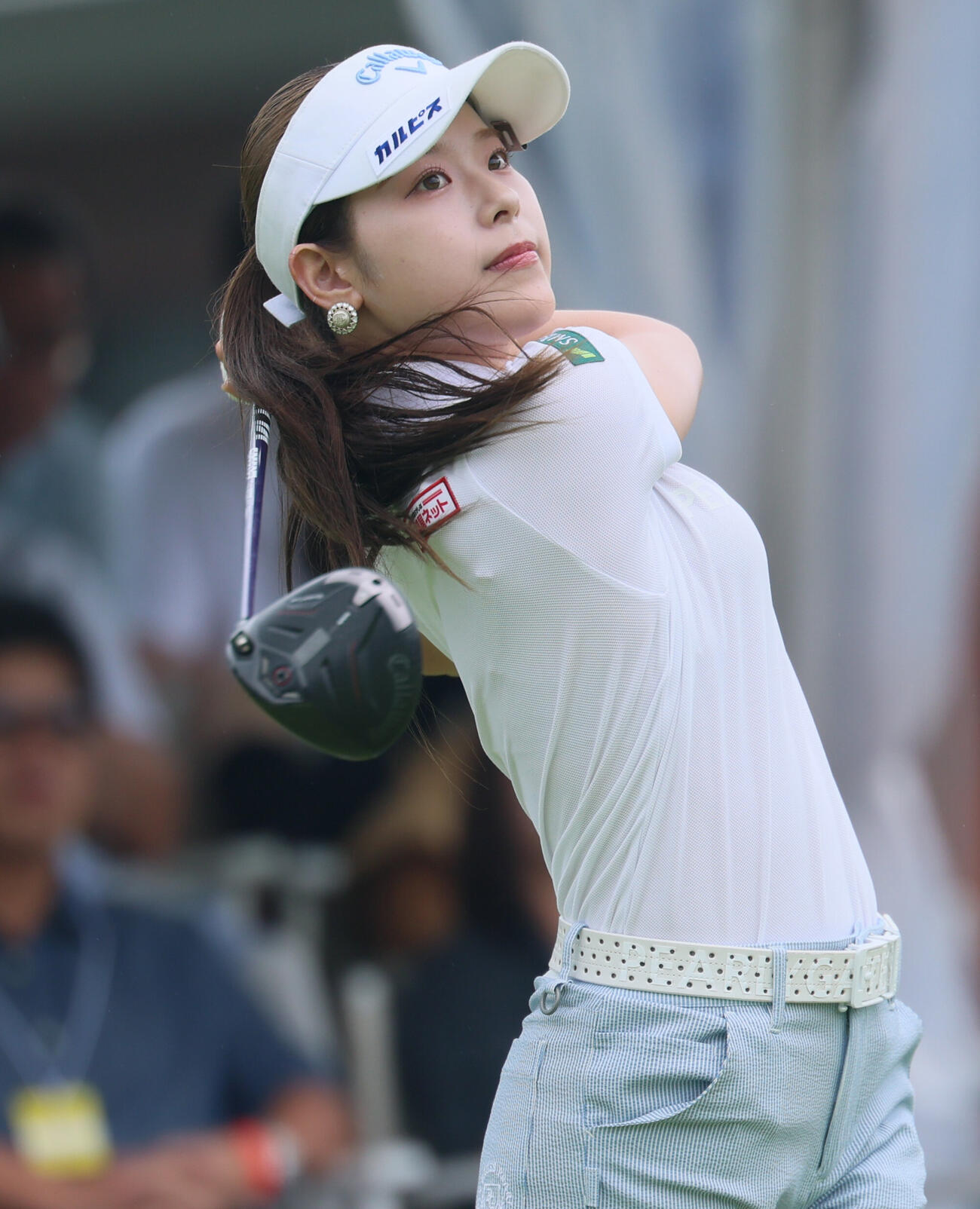 1番、ティーショットを放つ吉田鈴（撮影・水谷安孝）