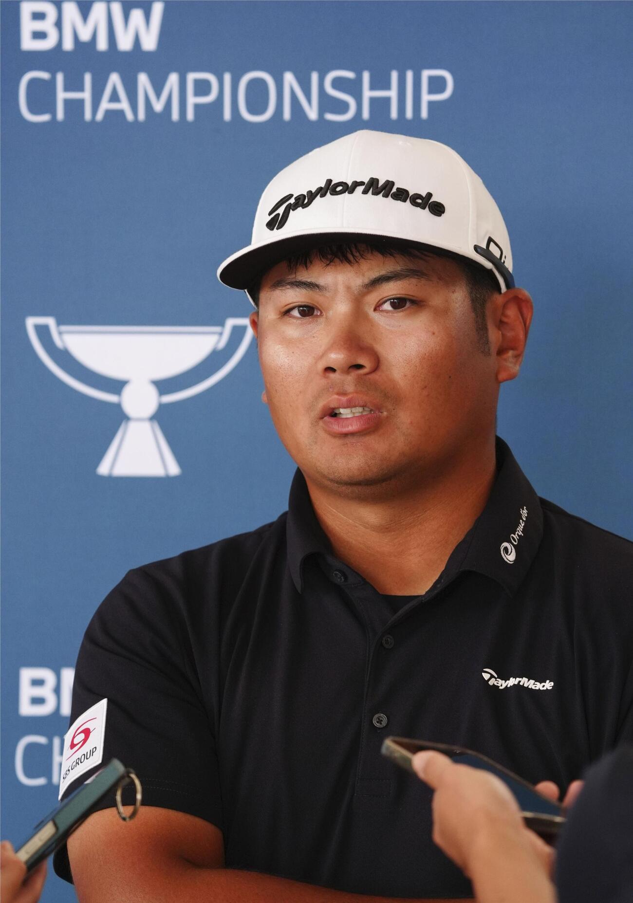 最終ラウンドを終え、取材に応じる久常涼。通算7アンダーで12位＝ベルリーブCC（共同）