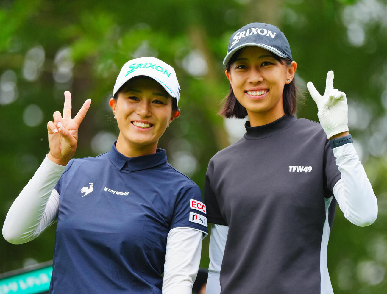 2番、笑顔を見せる上久保実咲（右）と中村心（撮影・垰建太）