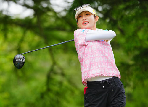 2番、ティーショットを放つ金田久美子（撮影・垰建太）