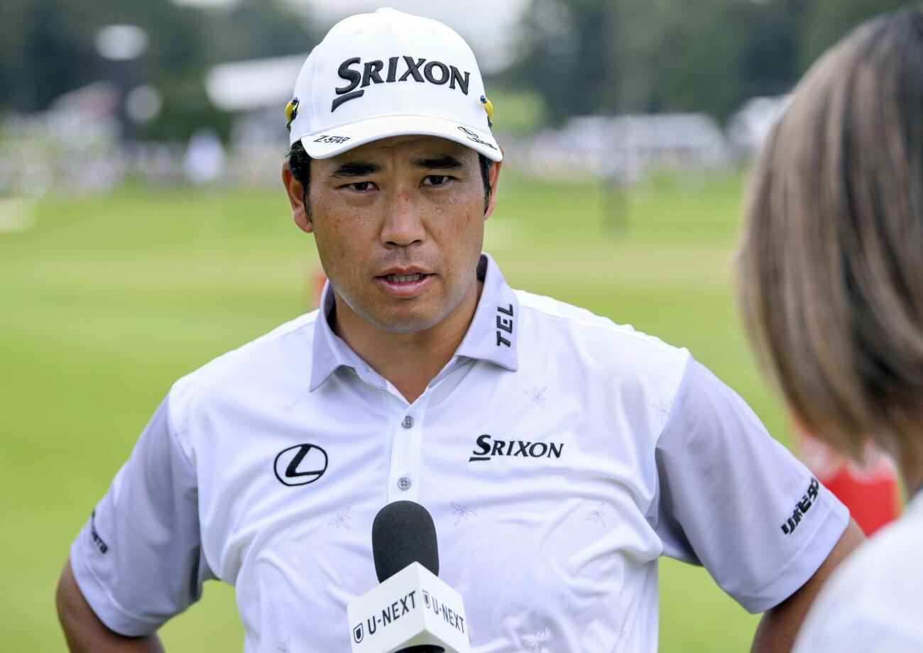 第3ラウンドを終え、取材に応じる松山英樹。通算4アンダーで25位＝イーストレークGC（共同）