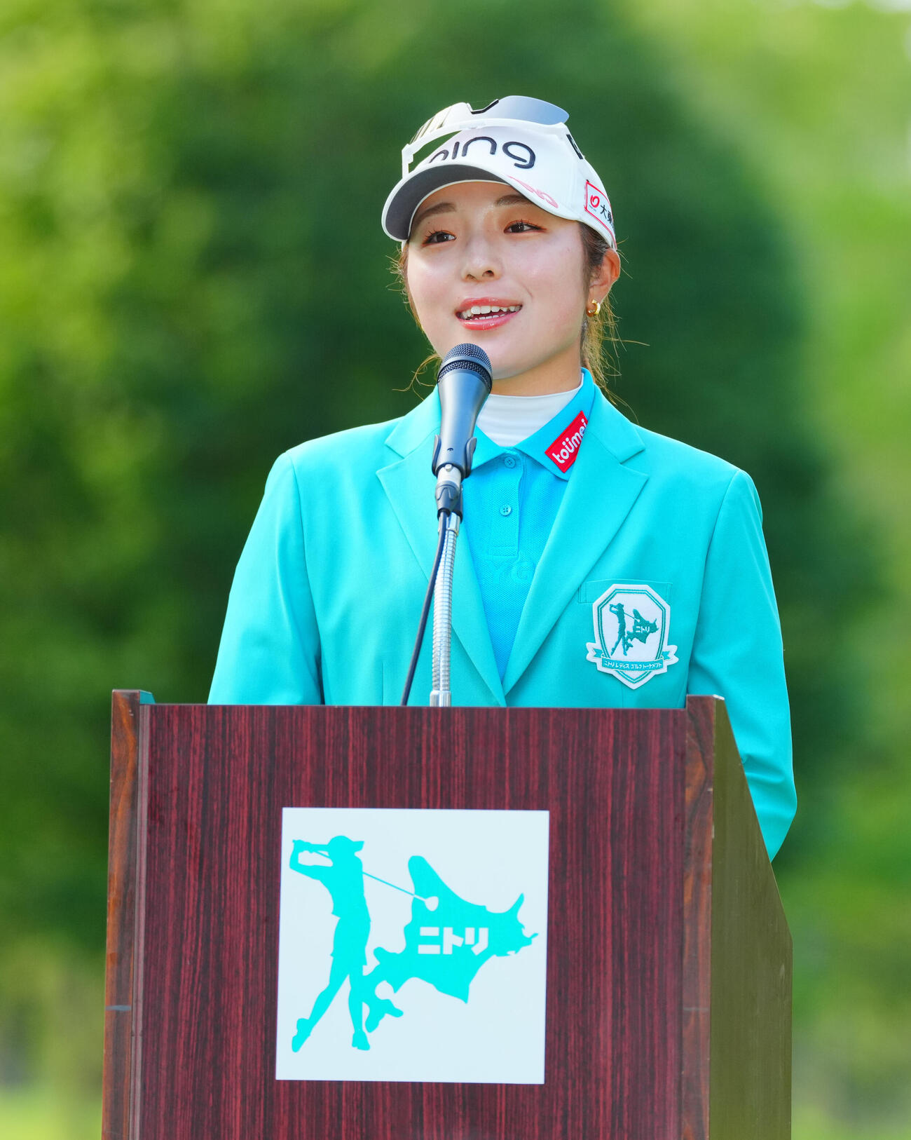 優勝スピーチを行う佐久間朱莉（撮影・垰建太）