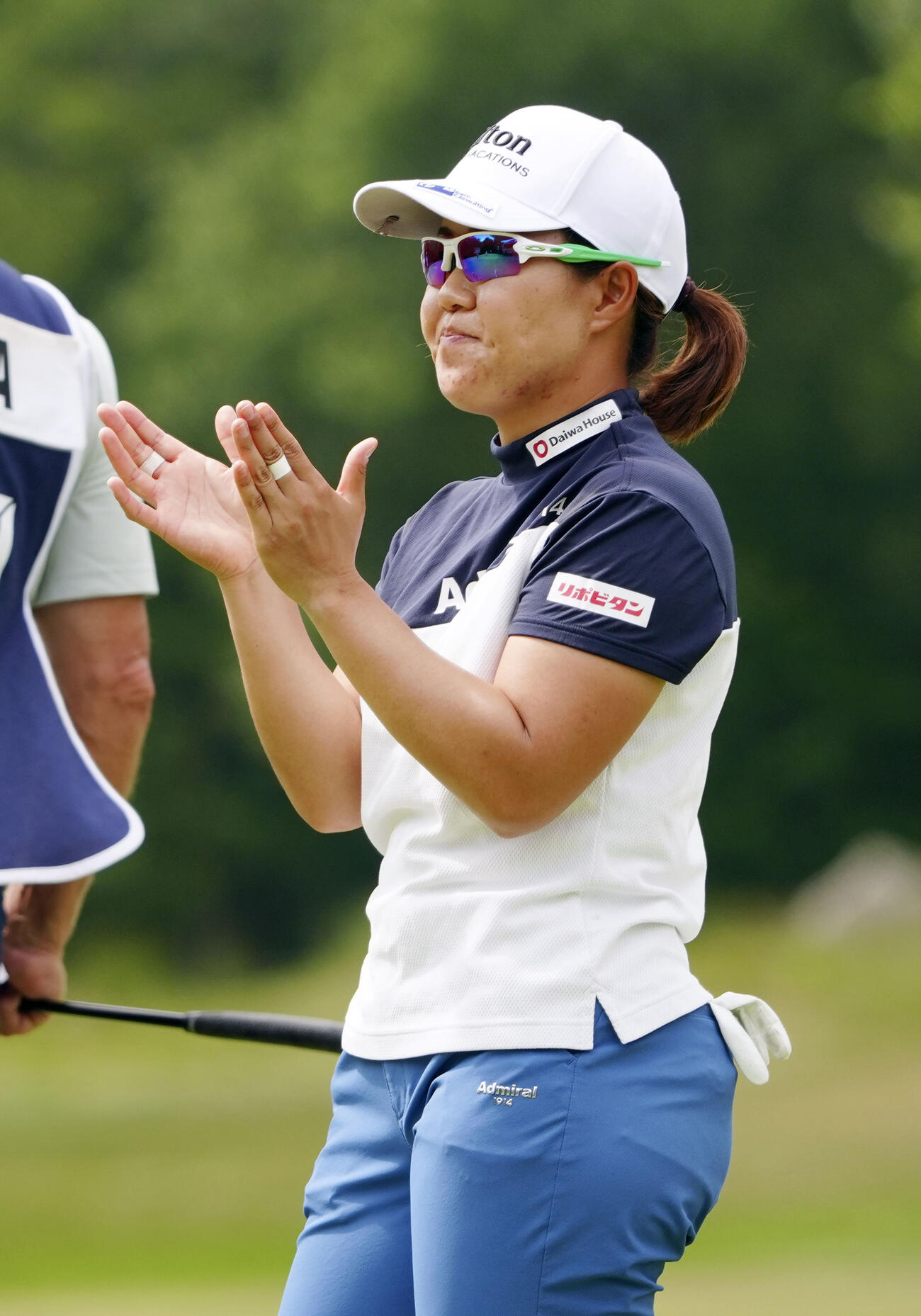 最終ラウンド、ホールアウトする畑岡奈紗。通算7アンダーで13位＝TPCボストン（共同）