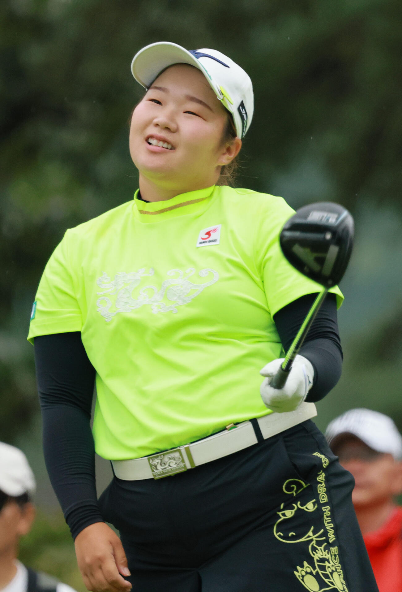 10番、ティーショットを放つ寺岡沙弥香（撮影・上山淳一）