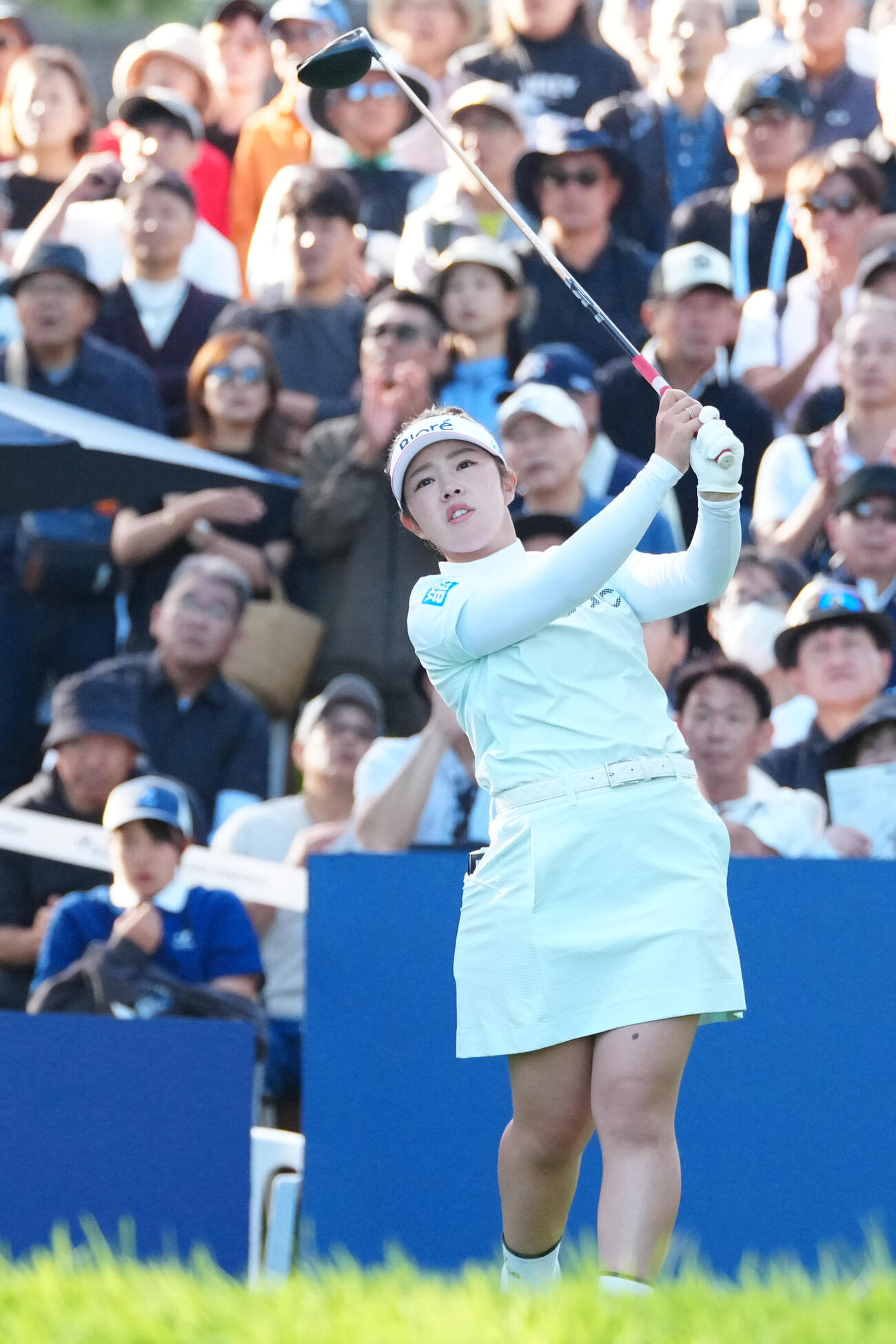 10番、ティーショットを放つ山下美夢有（撮影・江口和貴）
