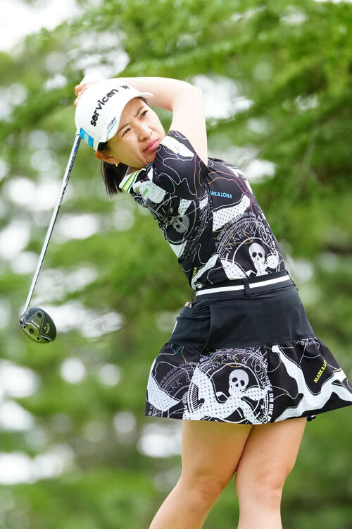 3番、ティーショットを放つ永井花奈（撮影・江口和貴）