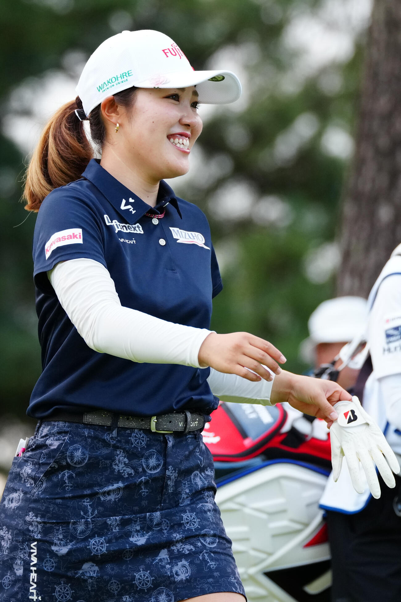 3番、笑顔を見せる古江彩佳（撮影・江口和貴）