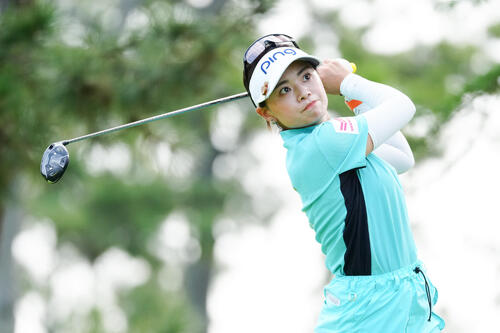 3番、ティーショットを放つ藤田かれん(撮影・江口和貴)