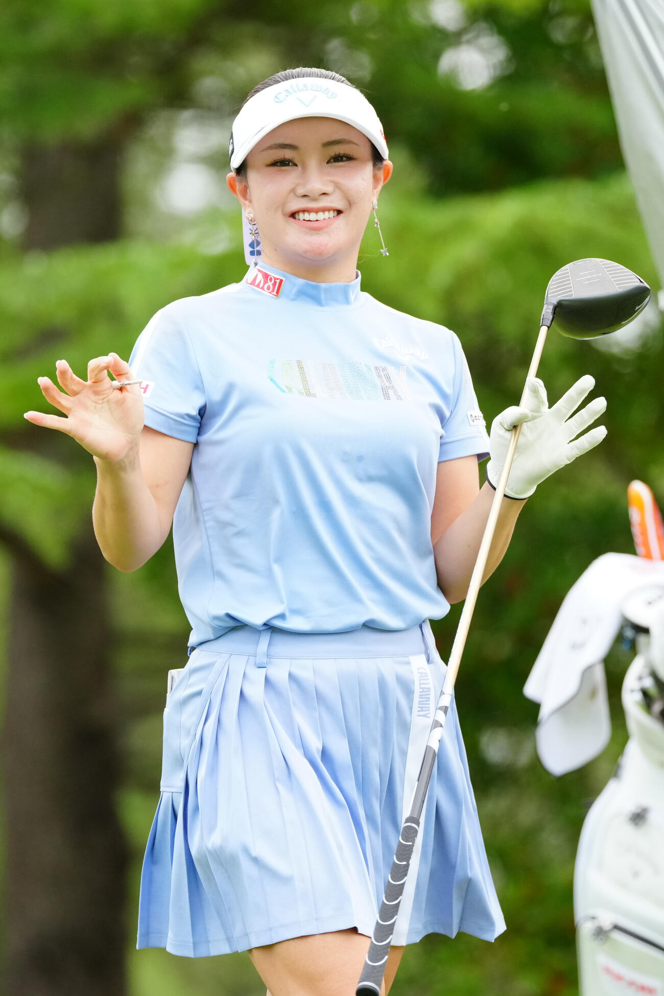 3番、笑顔で手を振る河本結（撮影・江口和貴）