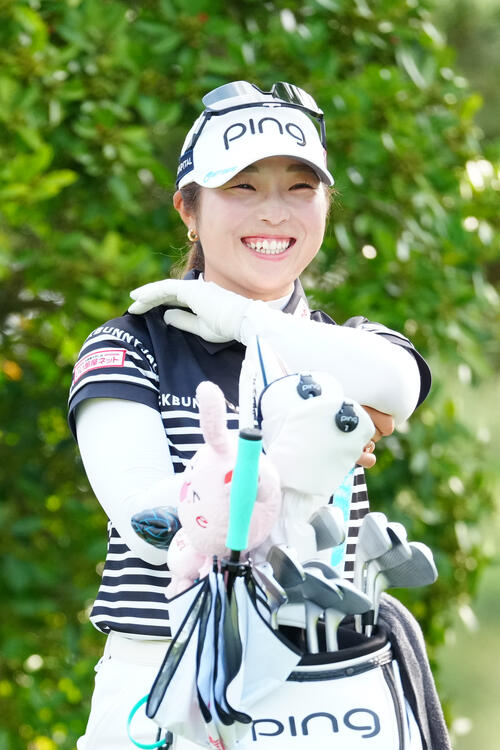 3番、笑顔を見せる佐久間朱莉(撮影・江口和貴)