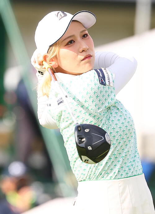 1番、第1打を狙う川崎春花(撮影・野上伸悟)