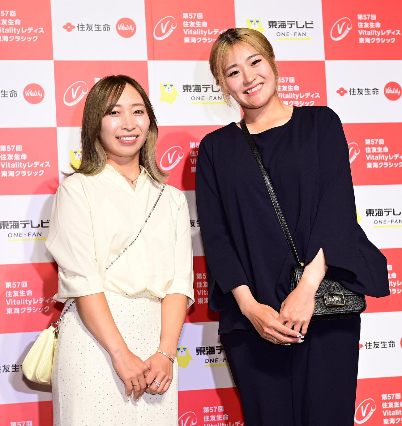 住友生命レディス東海C「前夜祭」　　大出瑞月（左）と桑木志帆（撮影・森本幸一）