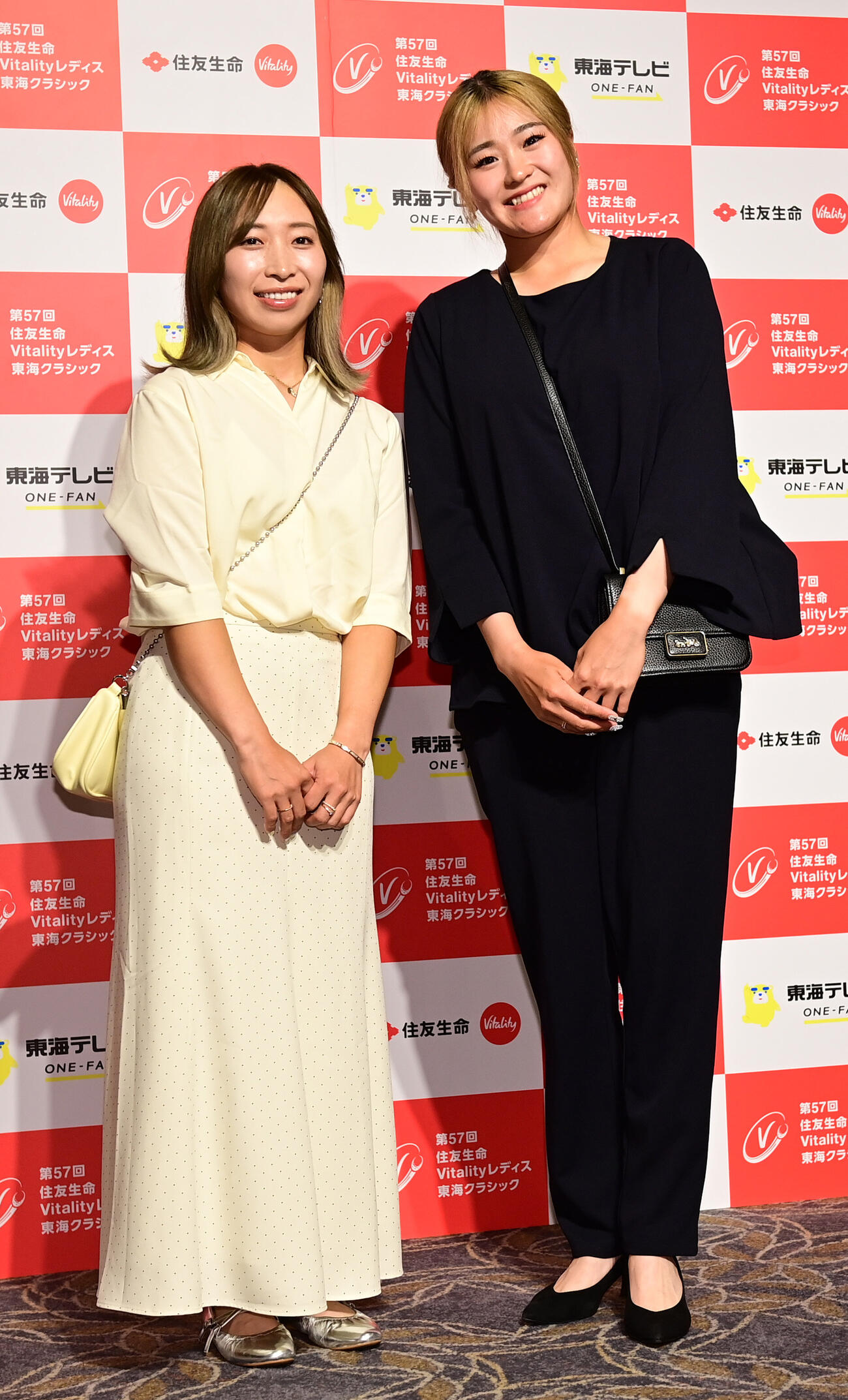住友生命レディス東海C「前夜祭」　　大出瑞月（左）と桑木志帆（撮影・森本幸一）
