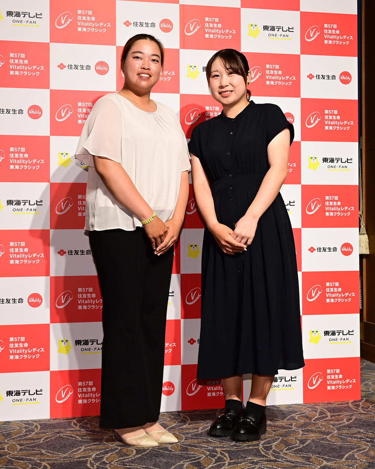 住友生命レディス東海C「前夜祭」　　入谷響（左）と荒木優奈（撮影・森本幸一）