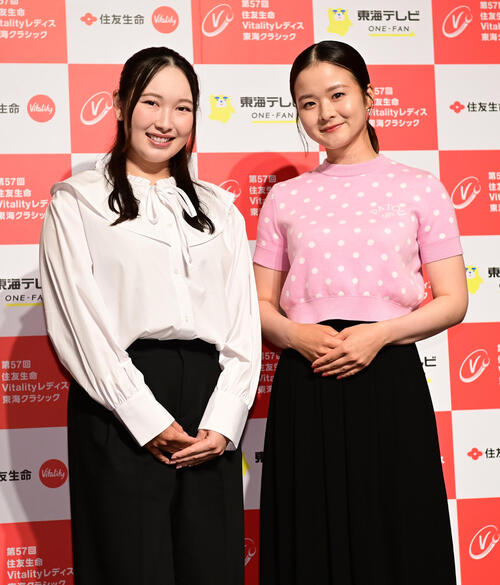 住友生命レディス東海C「前夜祭」　　小祝さくら（左）と川崎春花（撮影・森本幸一）