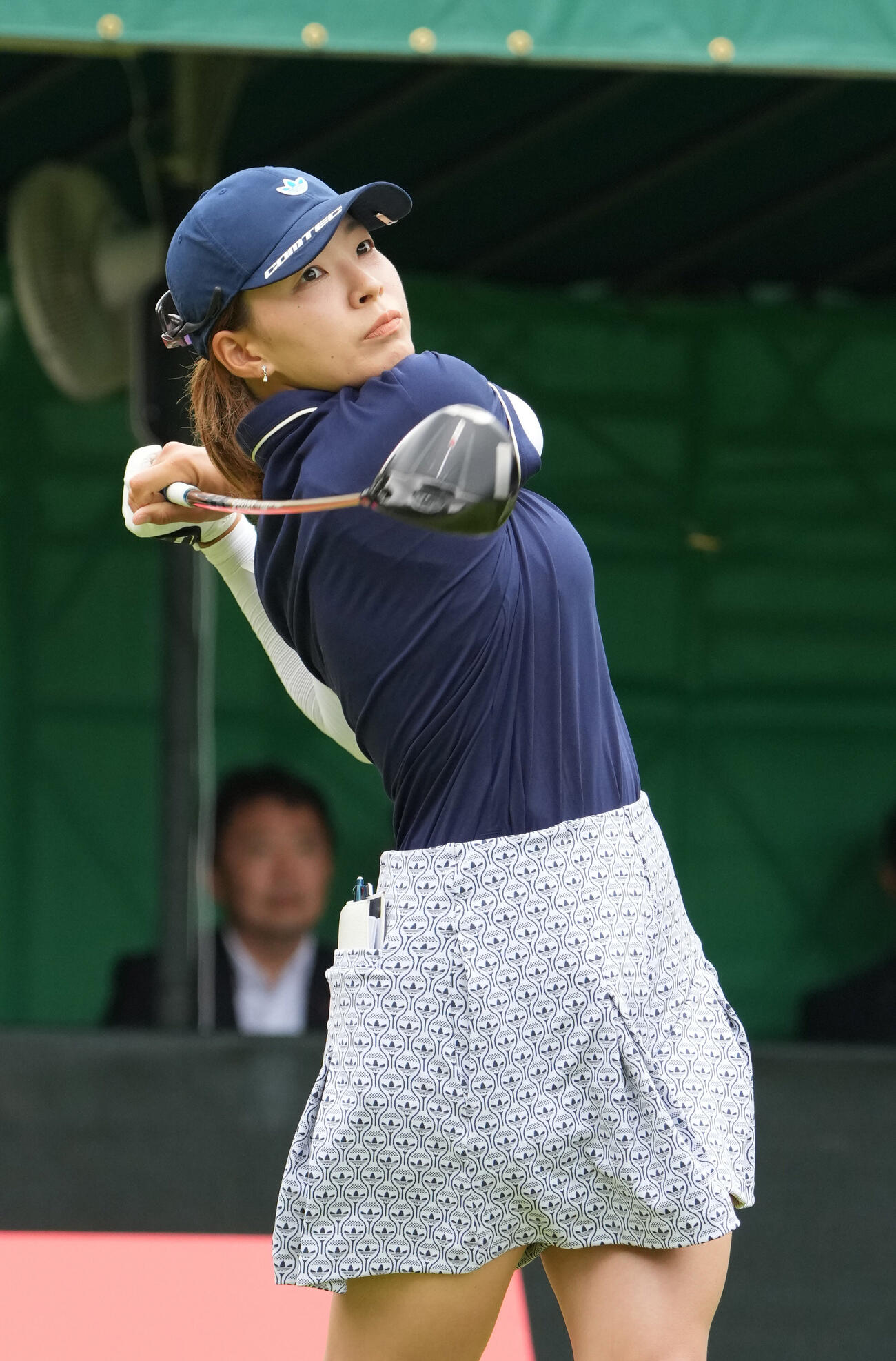 住友生命レディス東海C「1日目」　　1番、ティーショットを放つ渋野日向子（撮影・森本幸一）