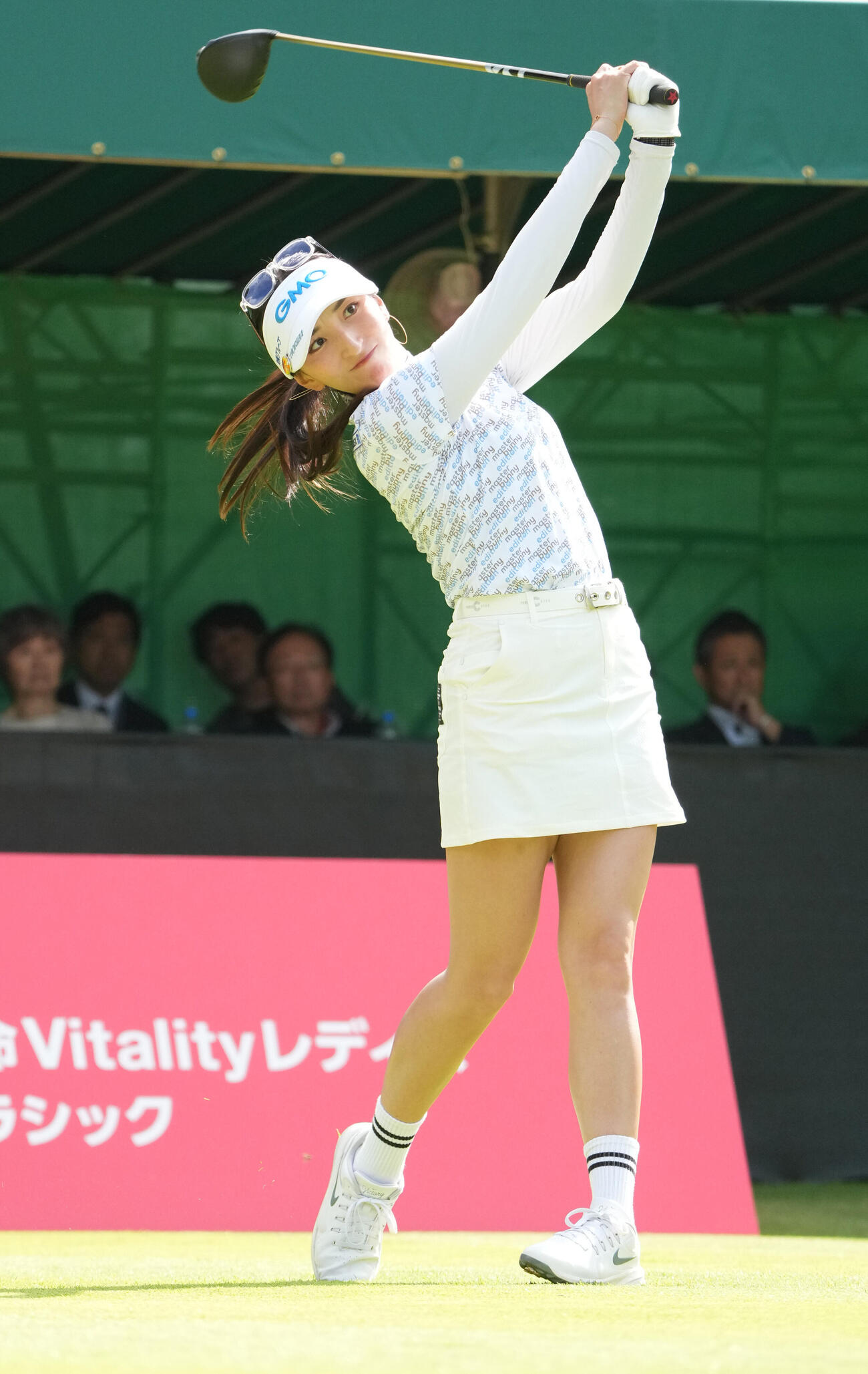 住友生命レディス東海C「1日目」　　1番、ティーショットを放つ脇元華（撮影・森本幸一）