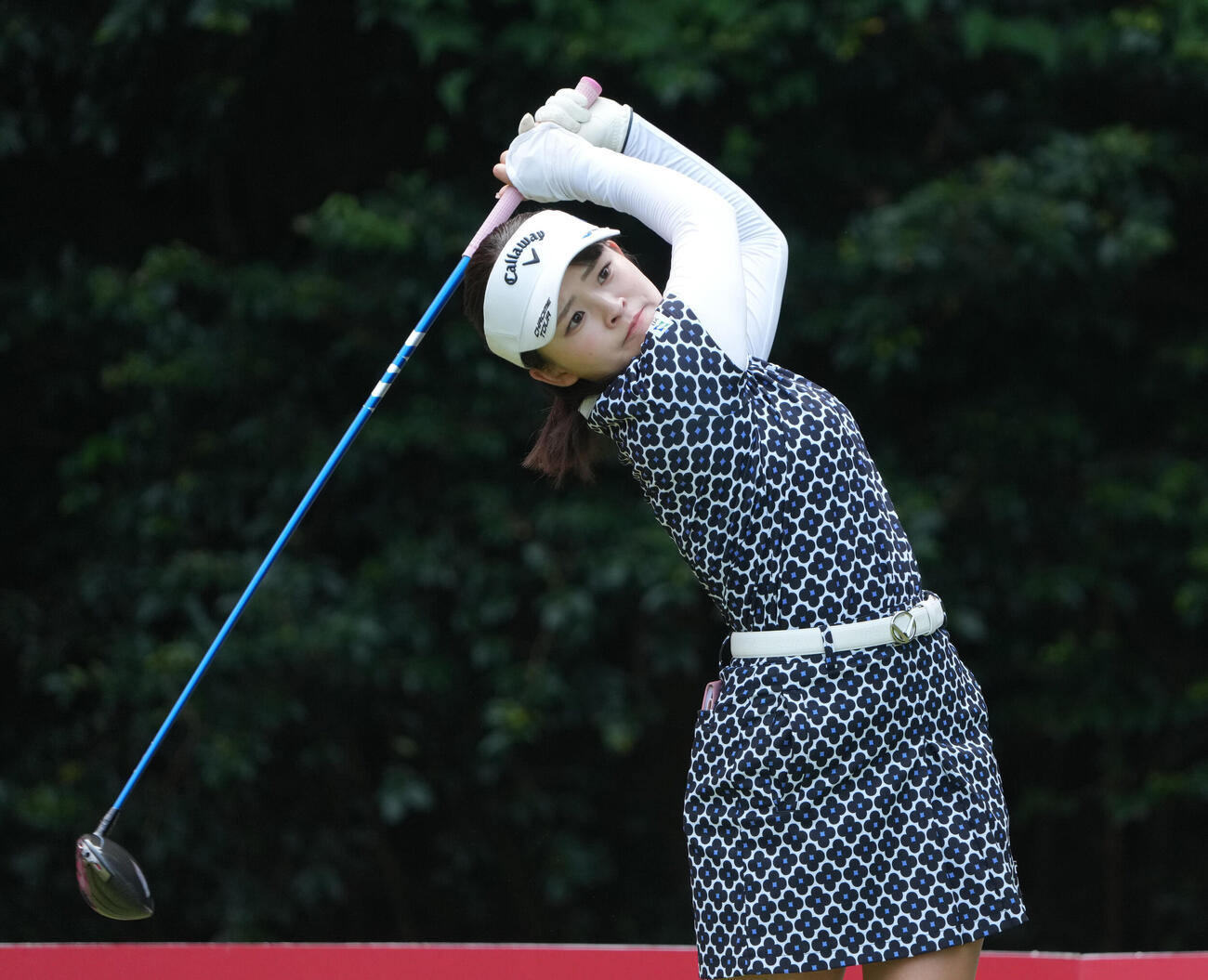 住友生命レディス東海C「1日目」　　18番、政田夢乃はティーショットを放つ（撮影・森本幸一）