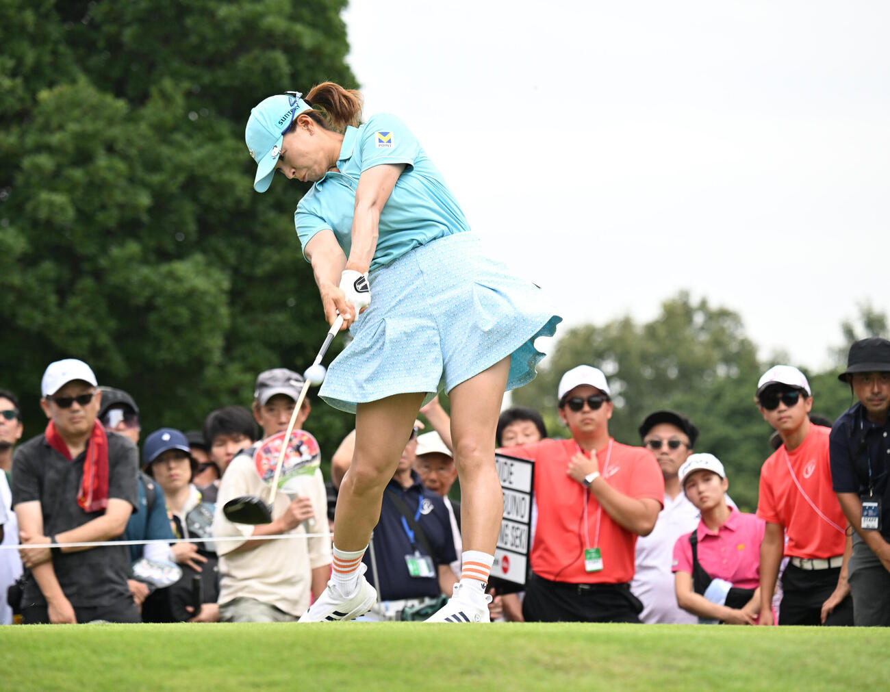 3番、ティーショットを打つ渋野日向子（撮影・和賀正仁）